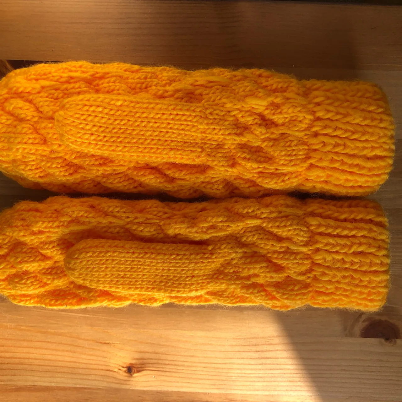 Yellow gloves  photo 1