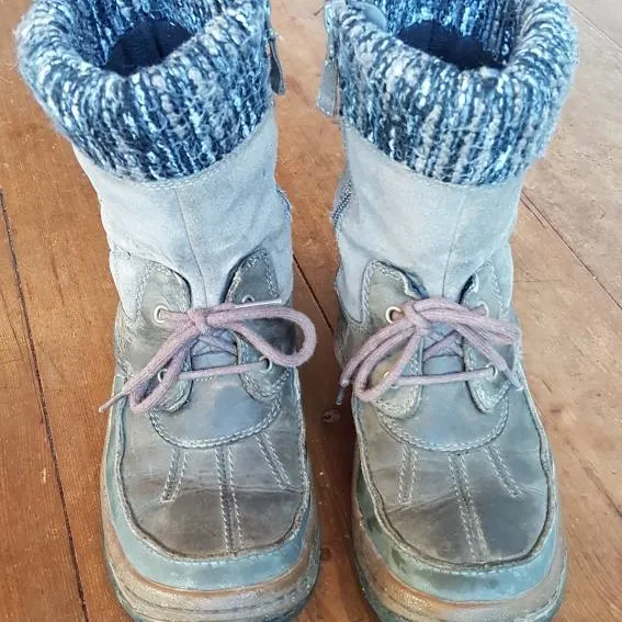 Merrell Winter Boots (Womens 7) photo 1