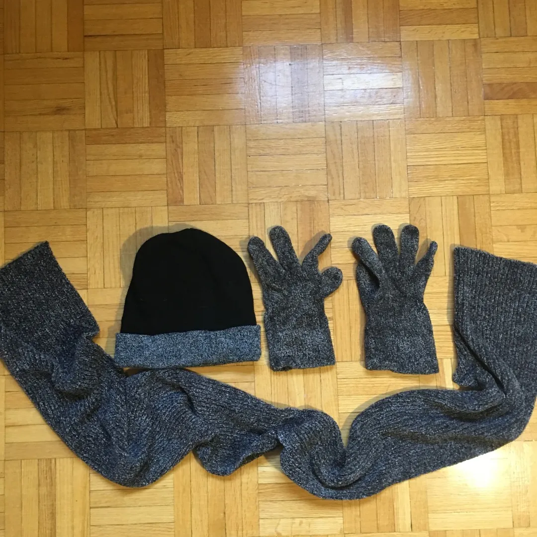 hat and matching scarf & gloves - grey/black photo 1