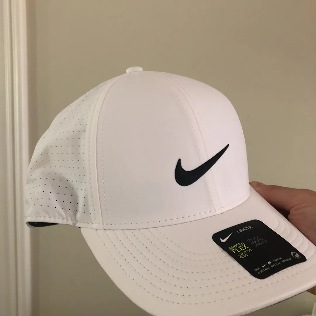 Nike White Hat photo 1