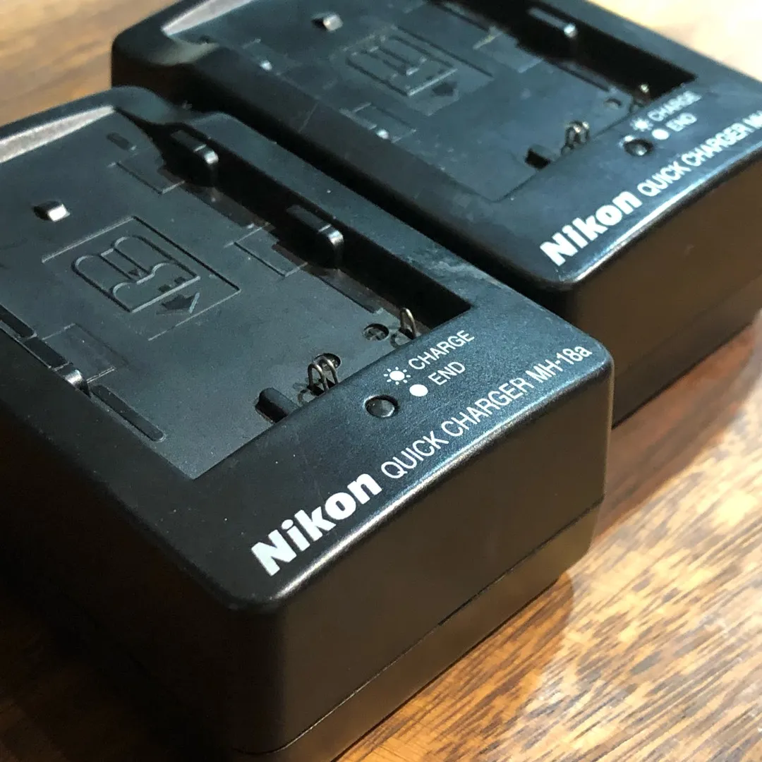Nikon MH-18a Quick Battery Charger photo 1
