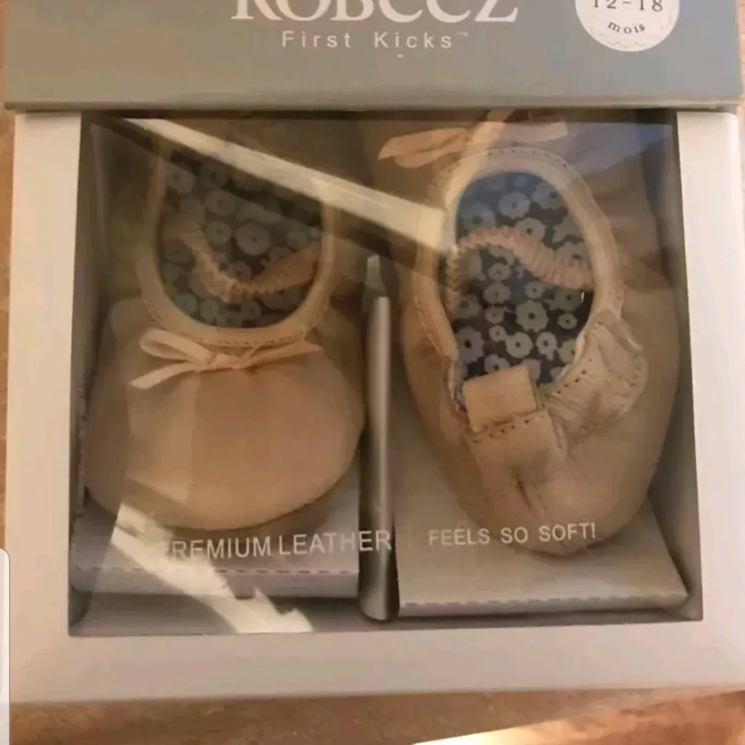 Robeez Shoes Babys First Slippers photo 1