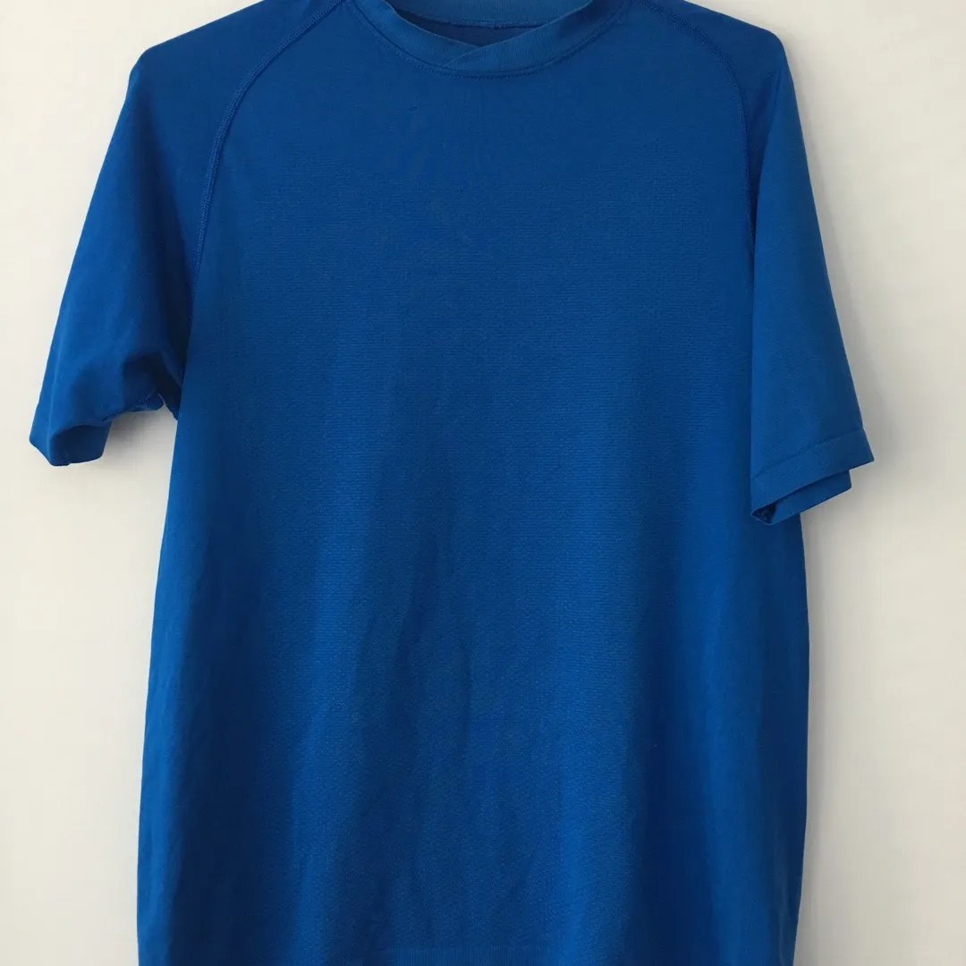 Men’s Lululemon Dry Fit Shirt Small photo 1