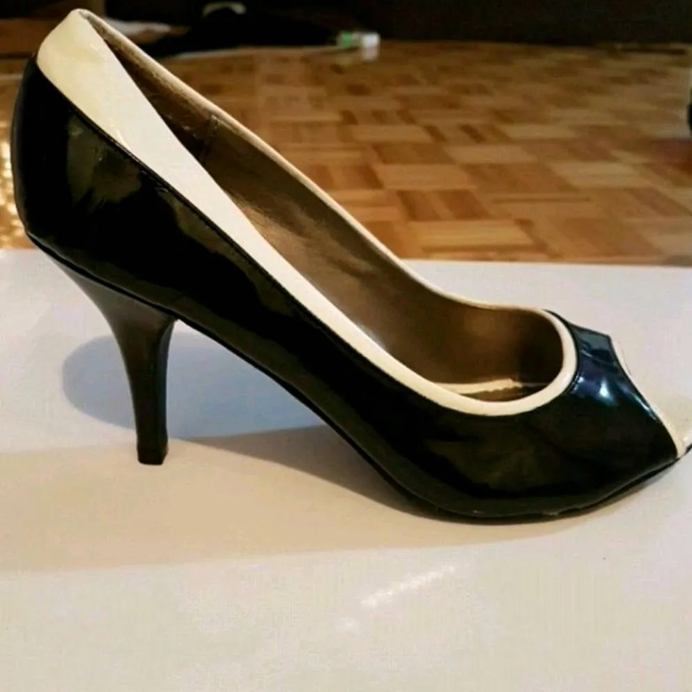 Black and white High heels photo 1