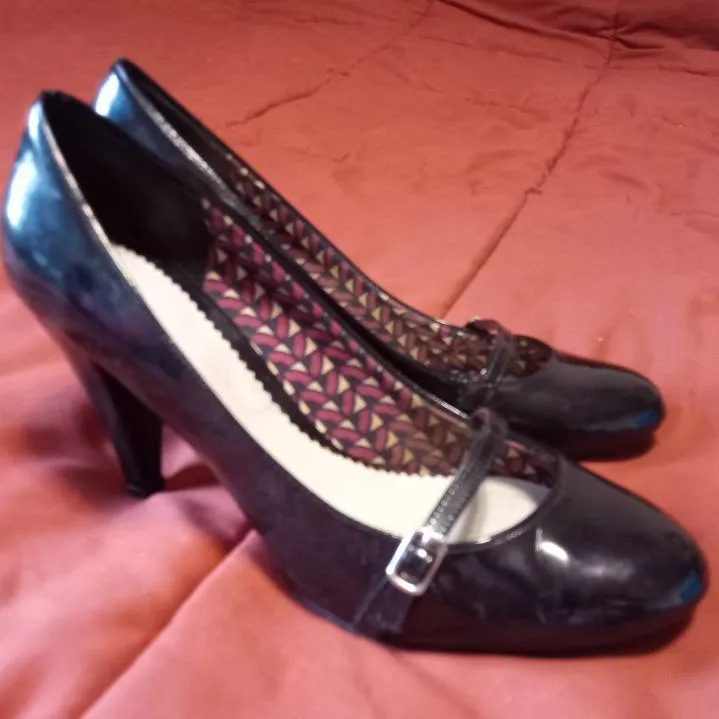 Size 10 Black High Heeled Shoes photo 1
