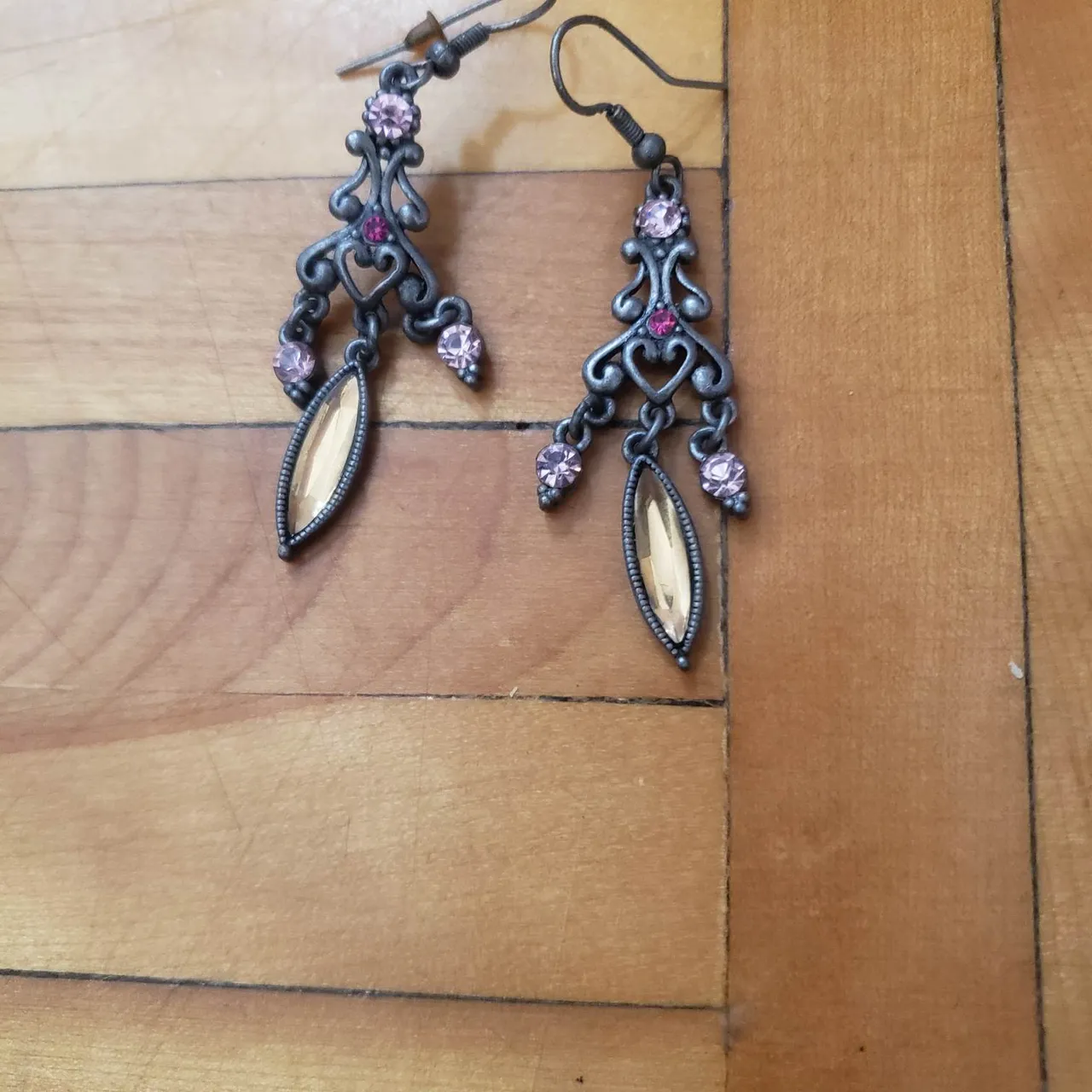 Pink and emerald dangling earrings photo 1
