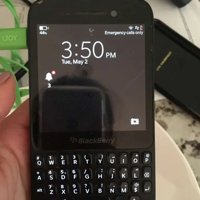 Blackberry Q5 Unlocked photo 1