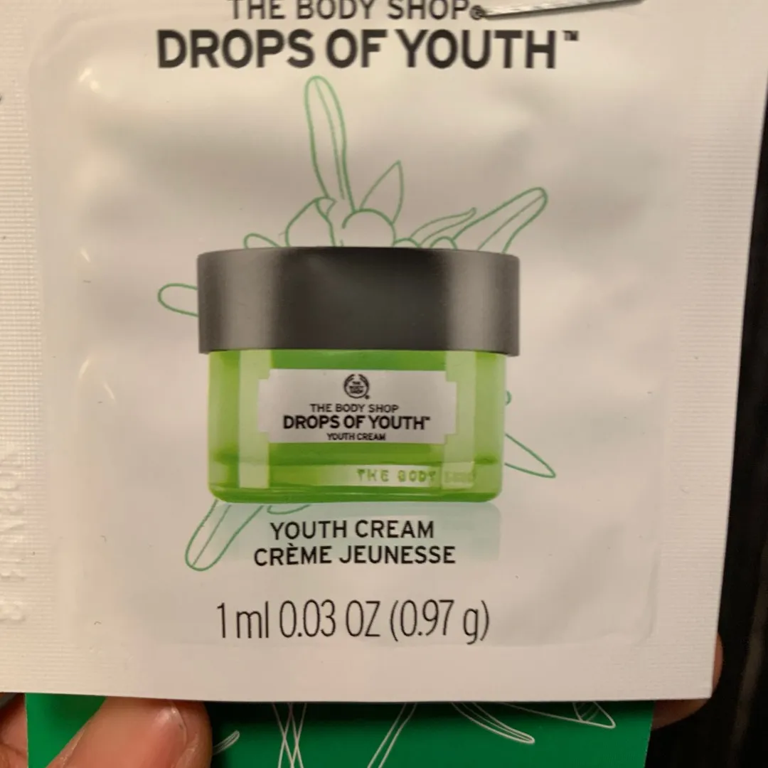 Body Shop Drops Of Youth photo 3
