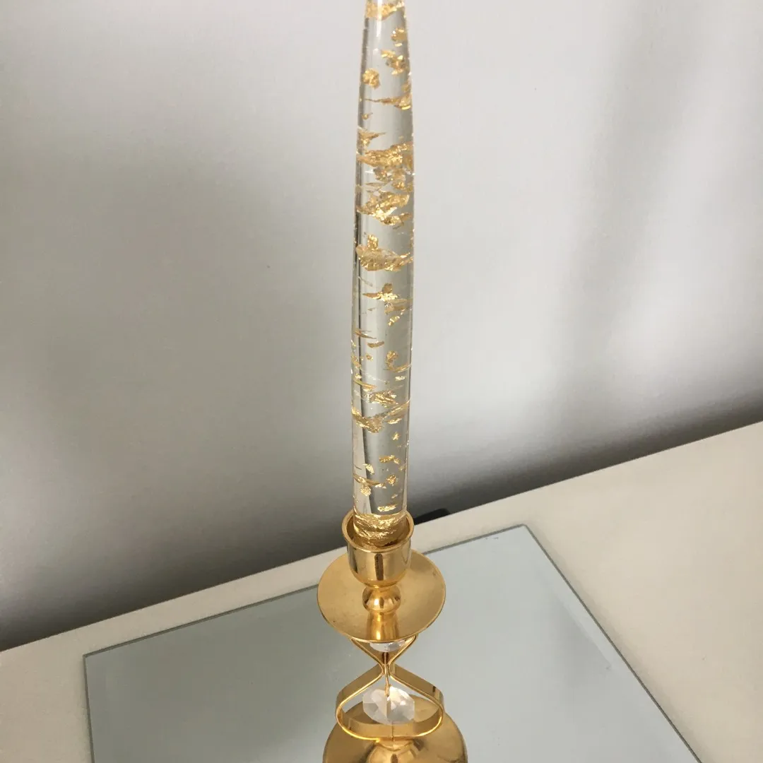 Single gold candlestick photo 1