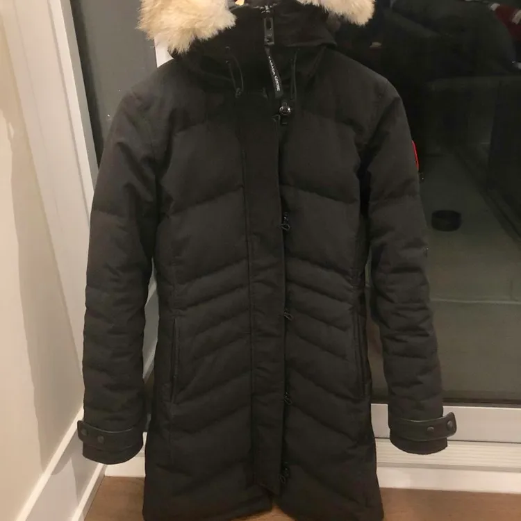 Canada Goose Lorette Parka Size Small W Removable Hood. Like New photo 4