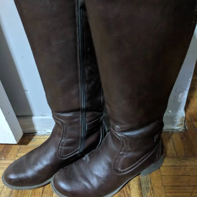 Brown Winter Boots With Grip photo 1