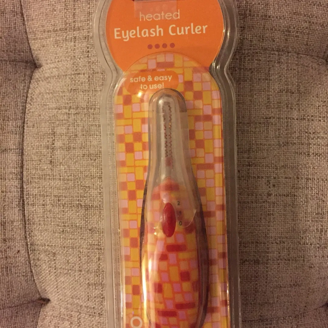 Heated Eyelash Curler By Clio photo 1
