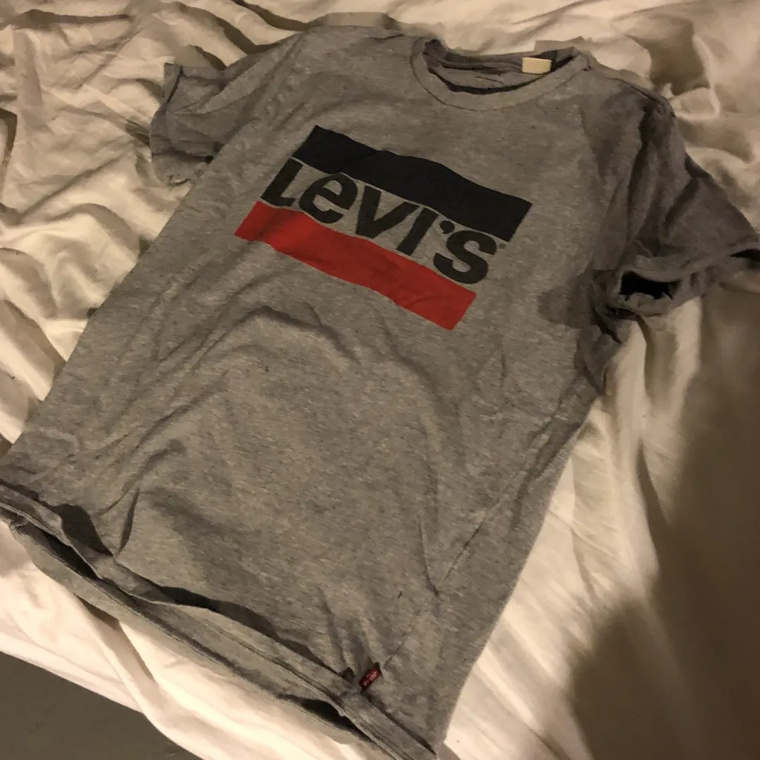 Levis T Shirt photo 1