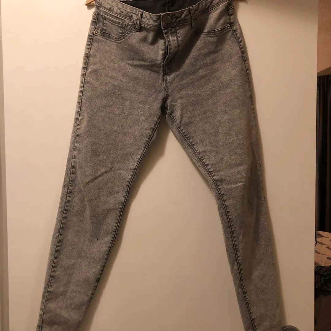 Grey Stone wash Size 30, Forever 21 Skinny Jeans photo 1