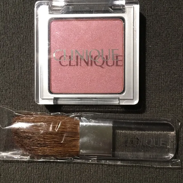 New Clinique Blush And Brush photo 1