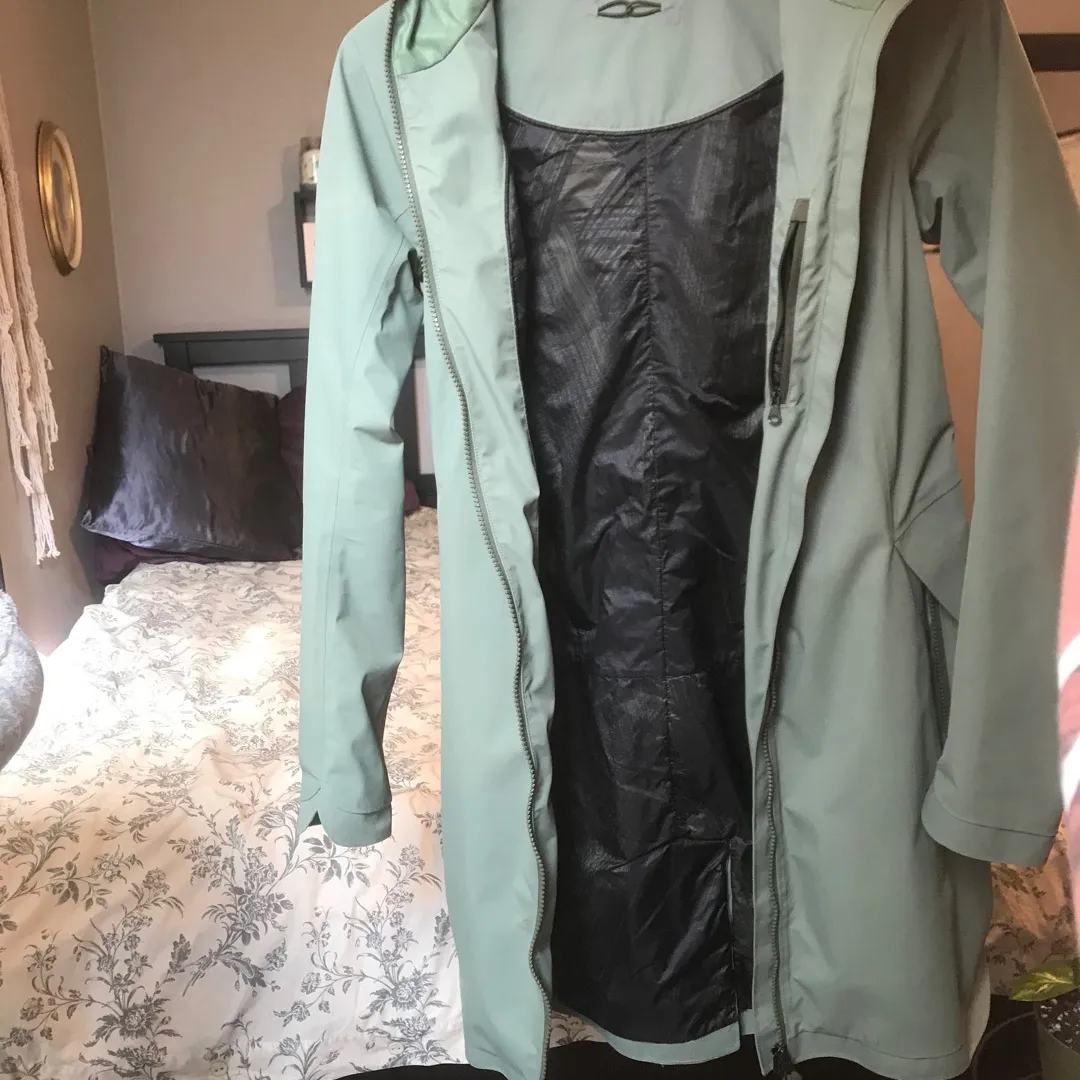 Lululemon Rain Jacket Size 4 photo 8