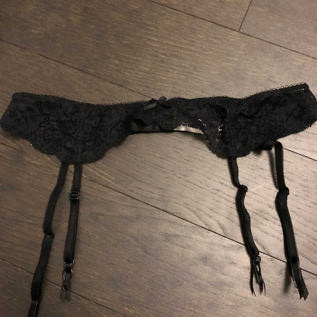 Victoria’s Secret Suspender Belt Size M/L photo 1