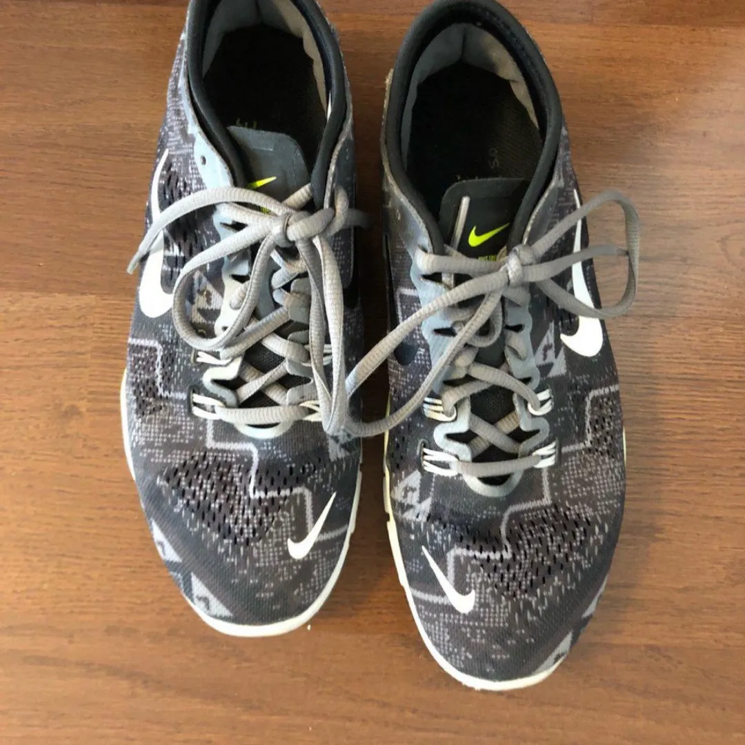 Size 7.5 Nike Training Shoes photo 3