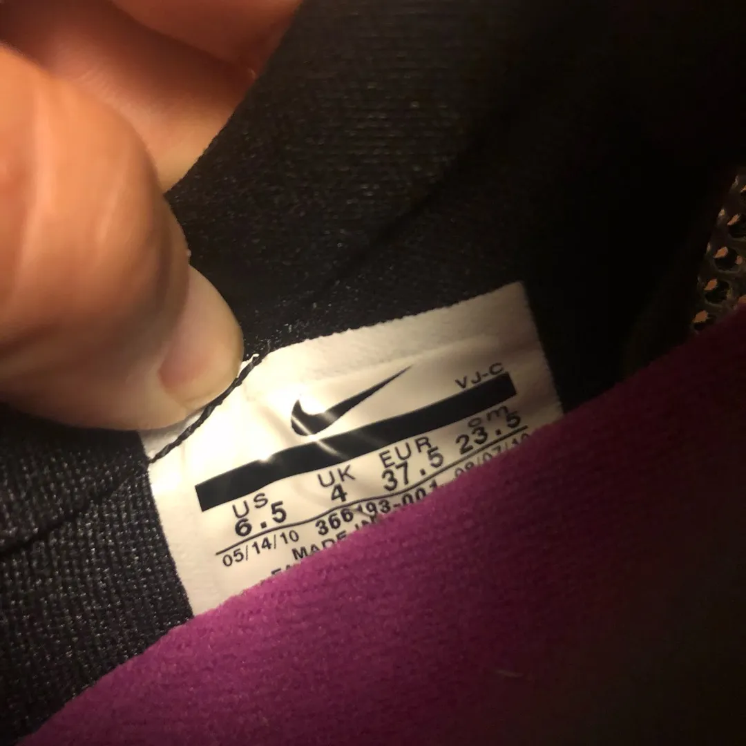 Women’s Nike Zooms Size 6.5 photo 4