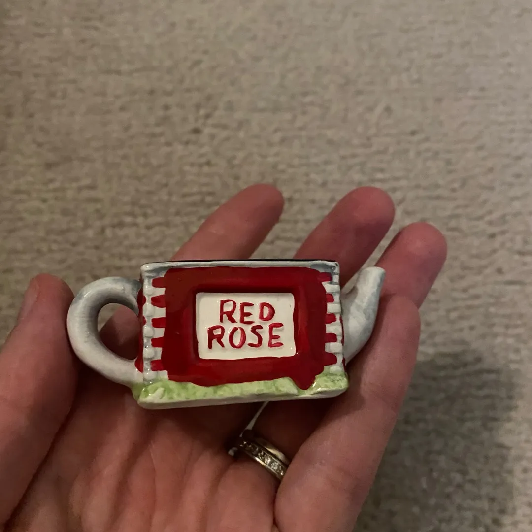 Tiny Red Rose Tea Sculpture photo 1