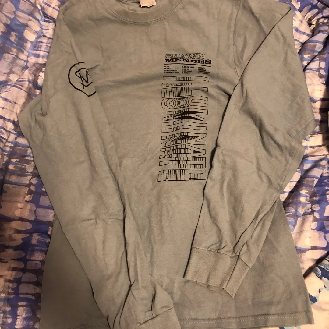 shawn mendes concert long sleeve photo 1