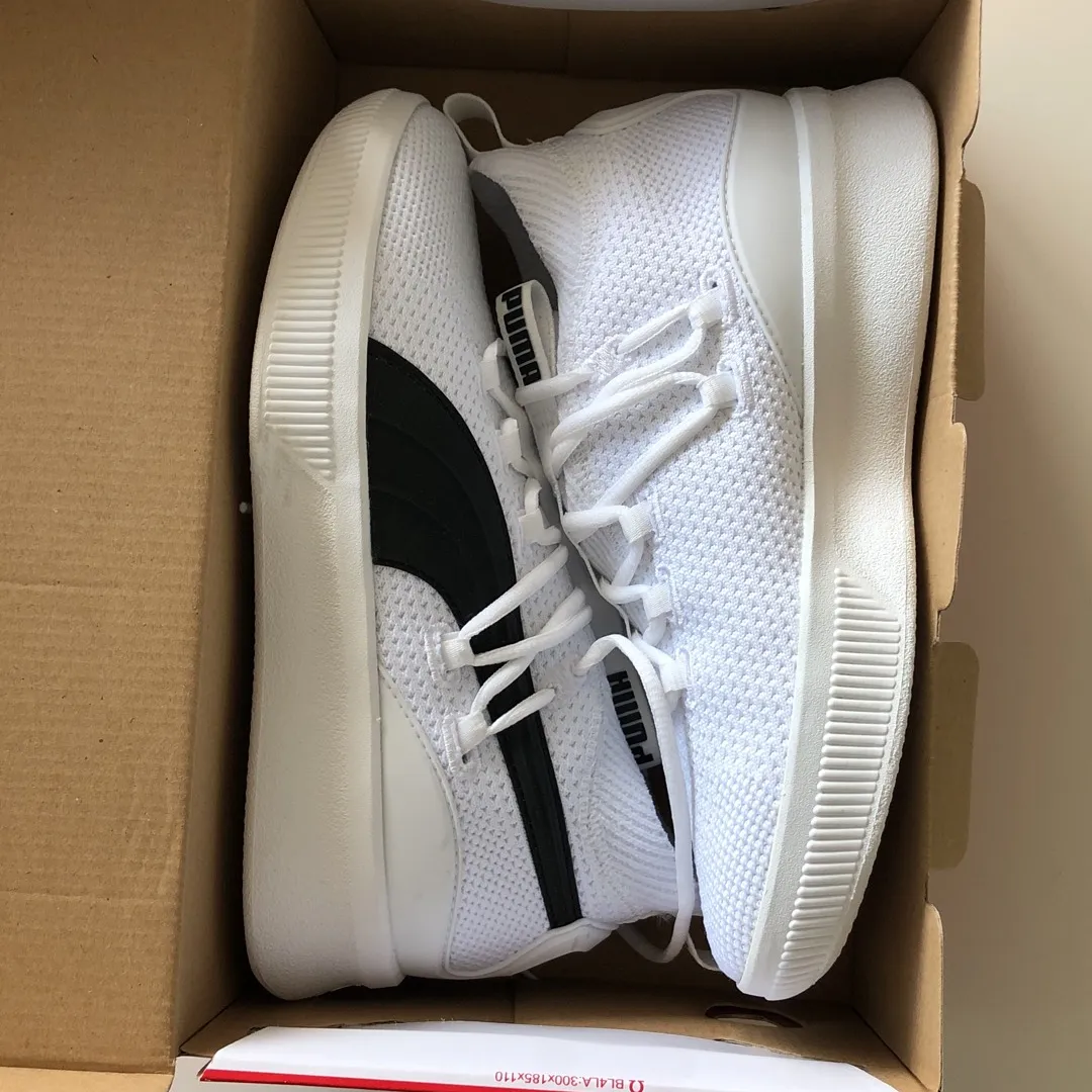 Puma Clyde Sneaker Size 7 photo 5