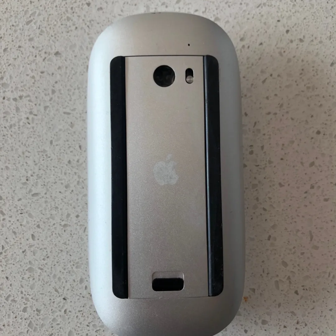 Apple Keyboard, Mouse And Apple Battery Charger photo 5
