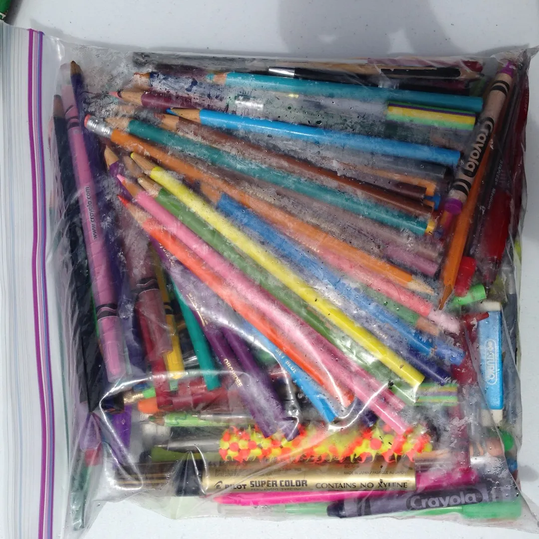 Huge Bag Of Pencil Crayons, Markers, Crayola photo 1