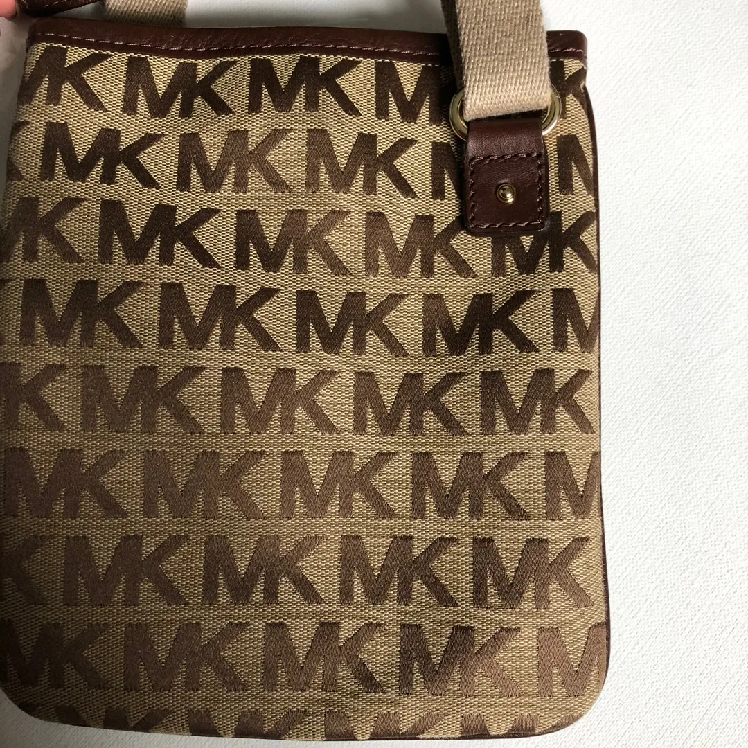 MK purse photo 5