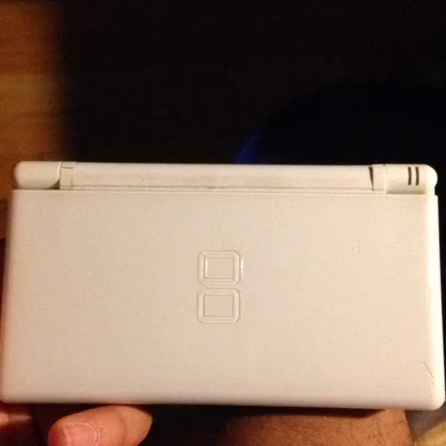 Working DS lite (folding Problem😕) Playes Any Game Flawlessly photo 1