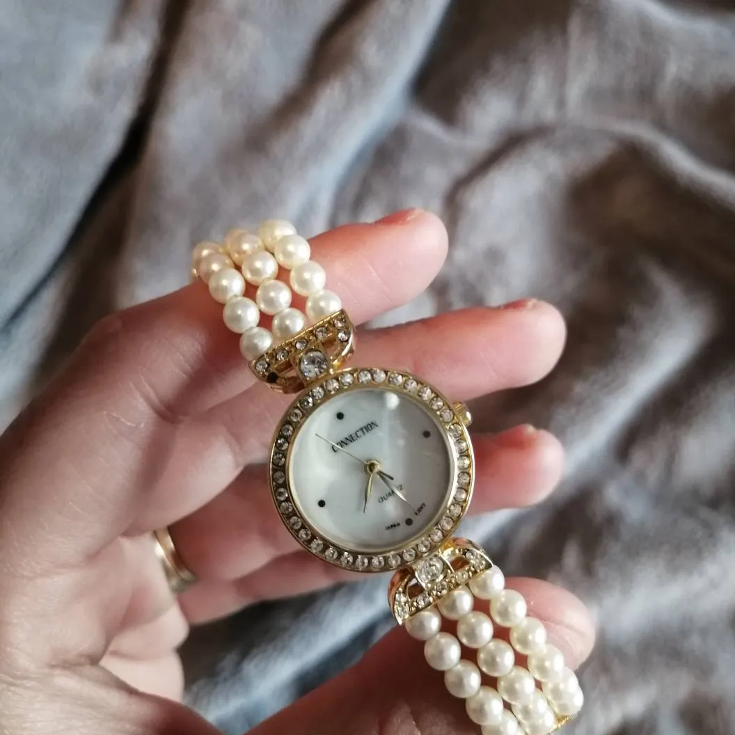 Elegant And Timeless Gold Peal Watch photo 3