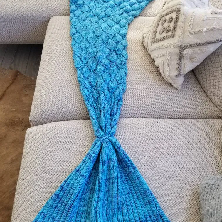 Knit Blue Marble Mermaid Blanket photo 1