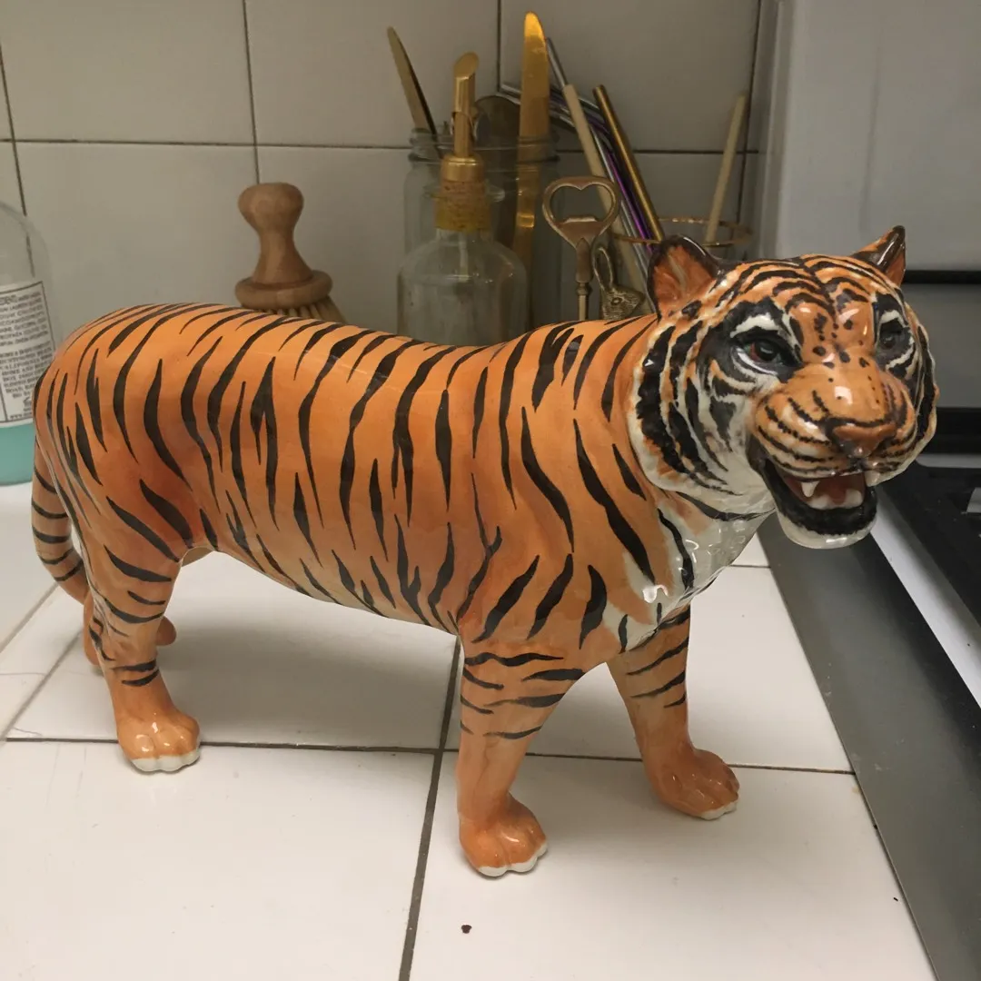Tiger figurine photo 1