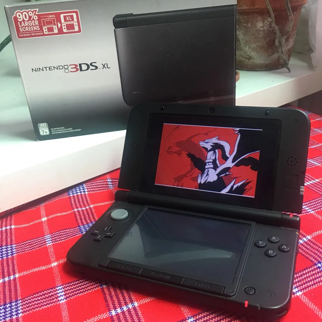 Nintendo 3DS XL photo 1