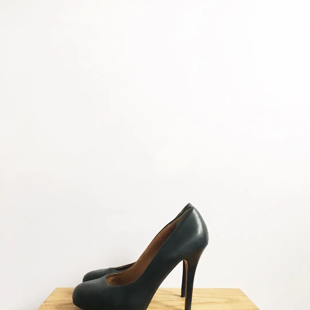 Black heels photo 1