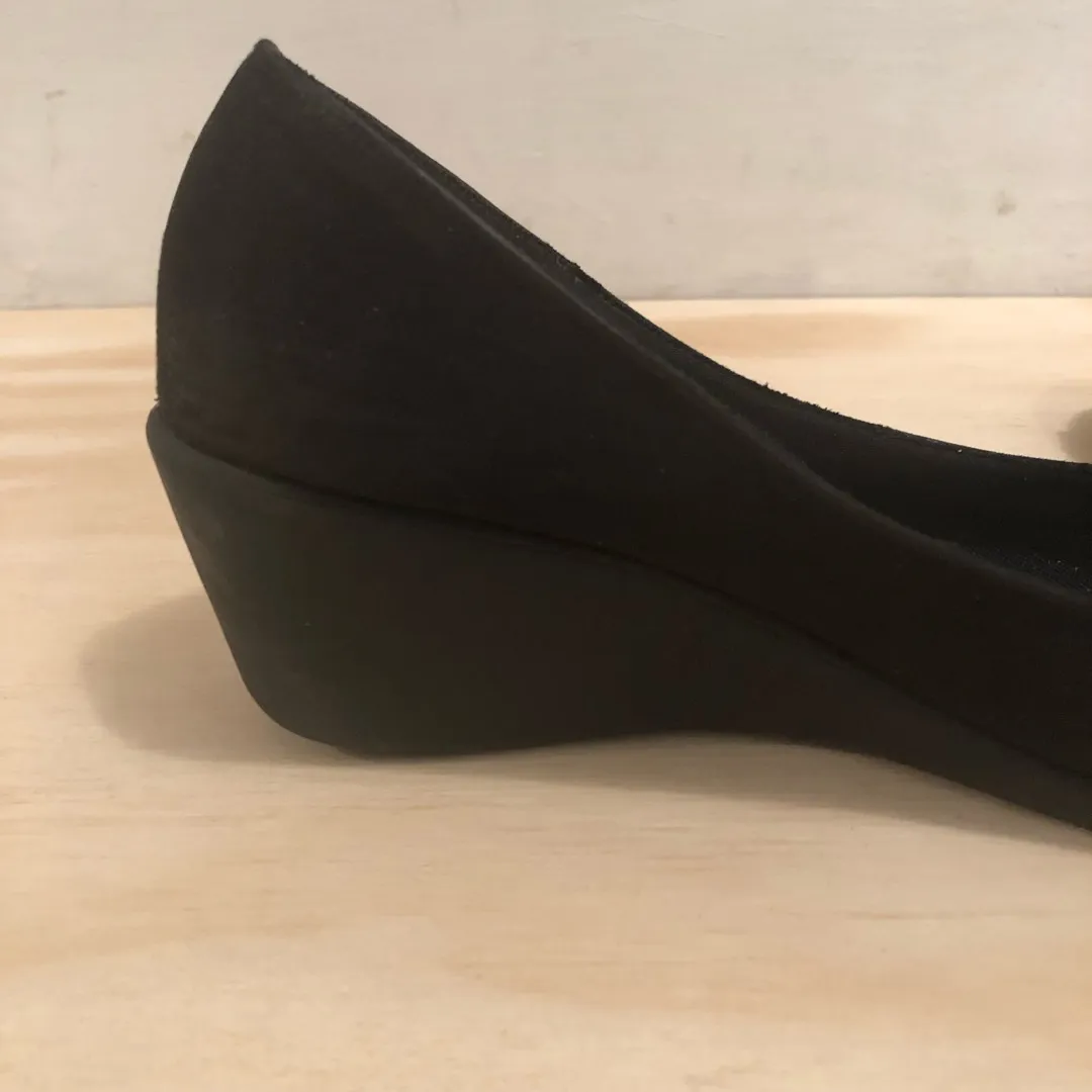 EUC Black Wedge Pump Shoes (Size 8) photo 5
