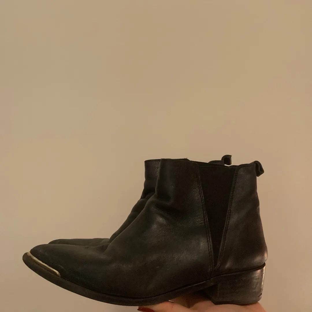 Leather Boots Size 6 With Low Heels photo 3
