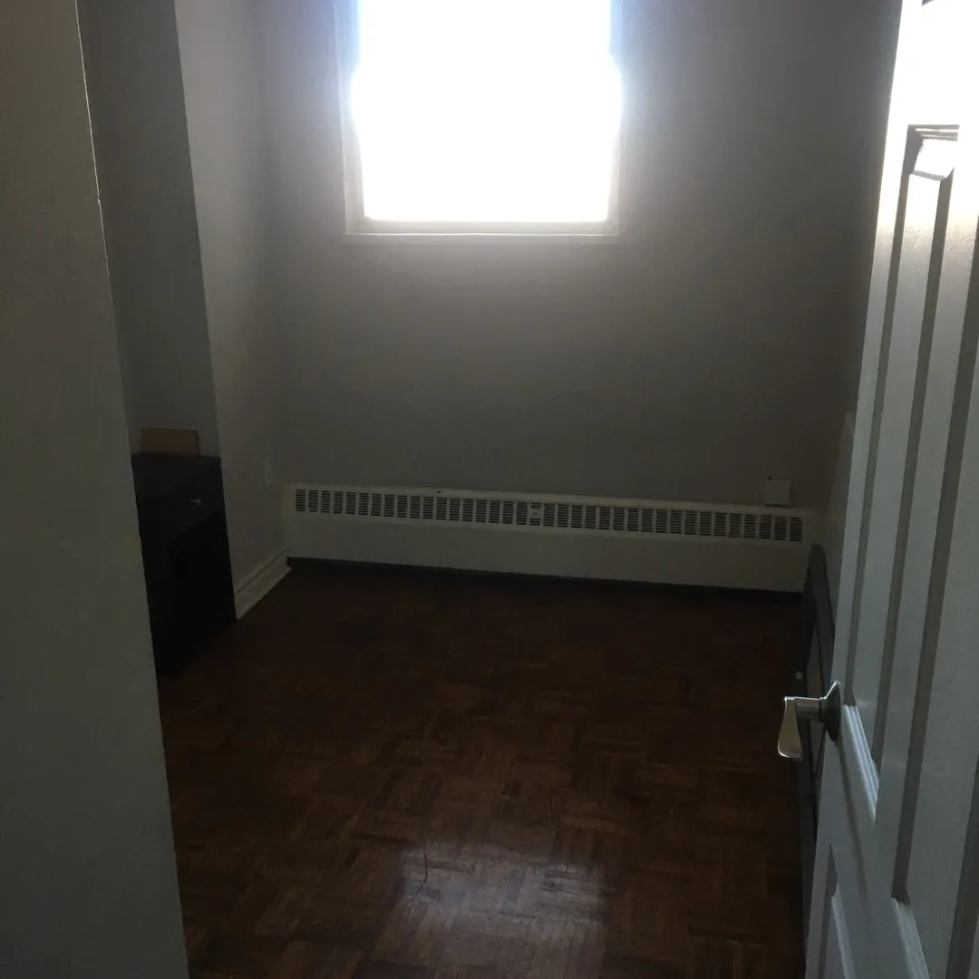 Room For Rent Downtown Toronto photo 1