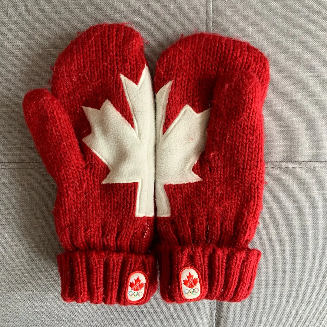 Red Canada Mittens photo 3