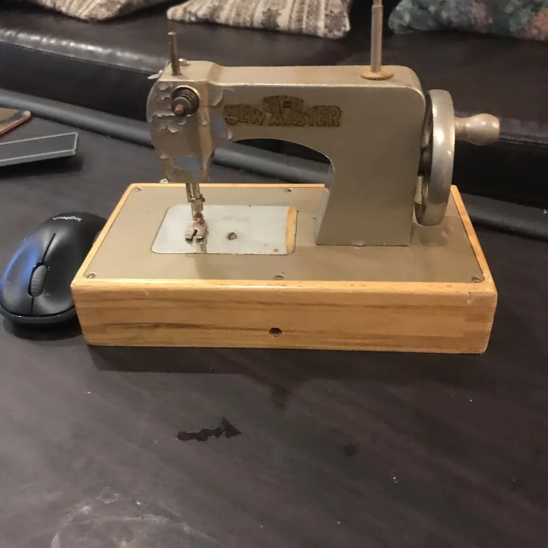 Vintage Sewing Machine Toy photo 1