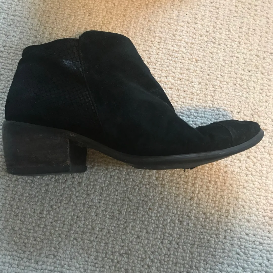 Black Boots Size 38 photo 1