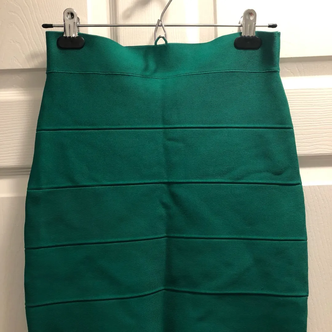 BCBG Max Azria Green Bandage Skirt Size M photo 1