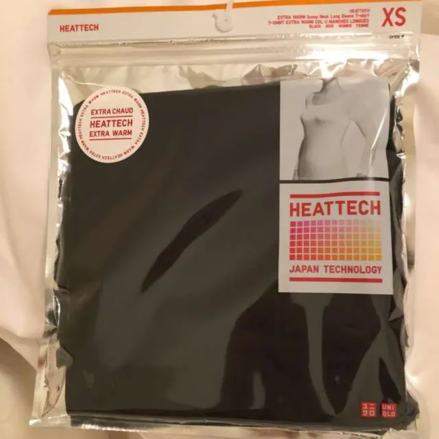 Uniqlo XS Black Scoop neck Long Sleeve Tee Extra Warm Heattech photo 1