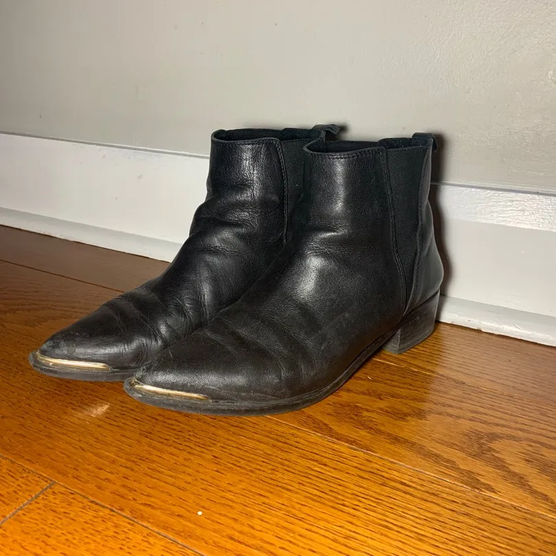Leather Boots Size 6 With Low Heels photo 1