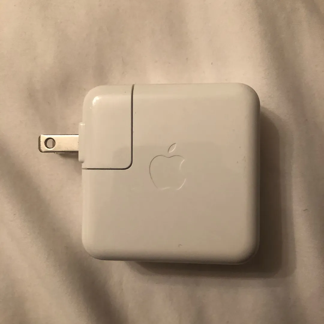 Apple Wall Adapter photo 1