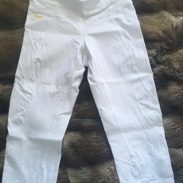 LOLE White Crop Pants XS photo 1