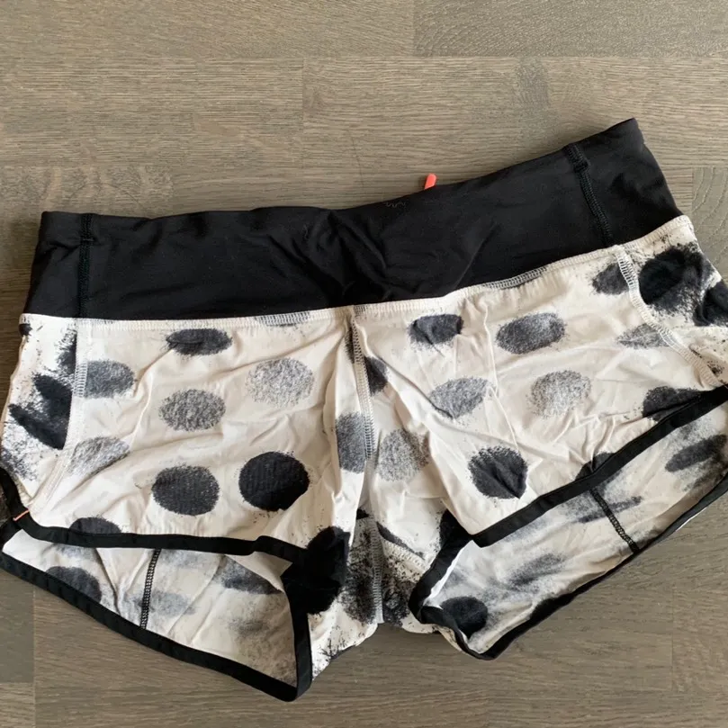 Lululemon Polka dot Shorts (Size 6) photo 1
