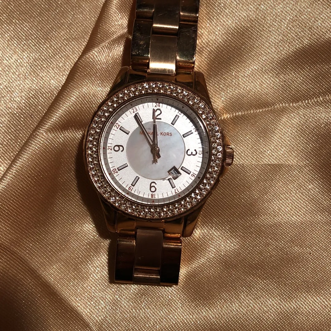 Michael Kors Rose Gold Watch photo 1