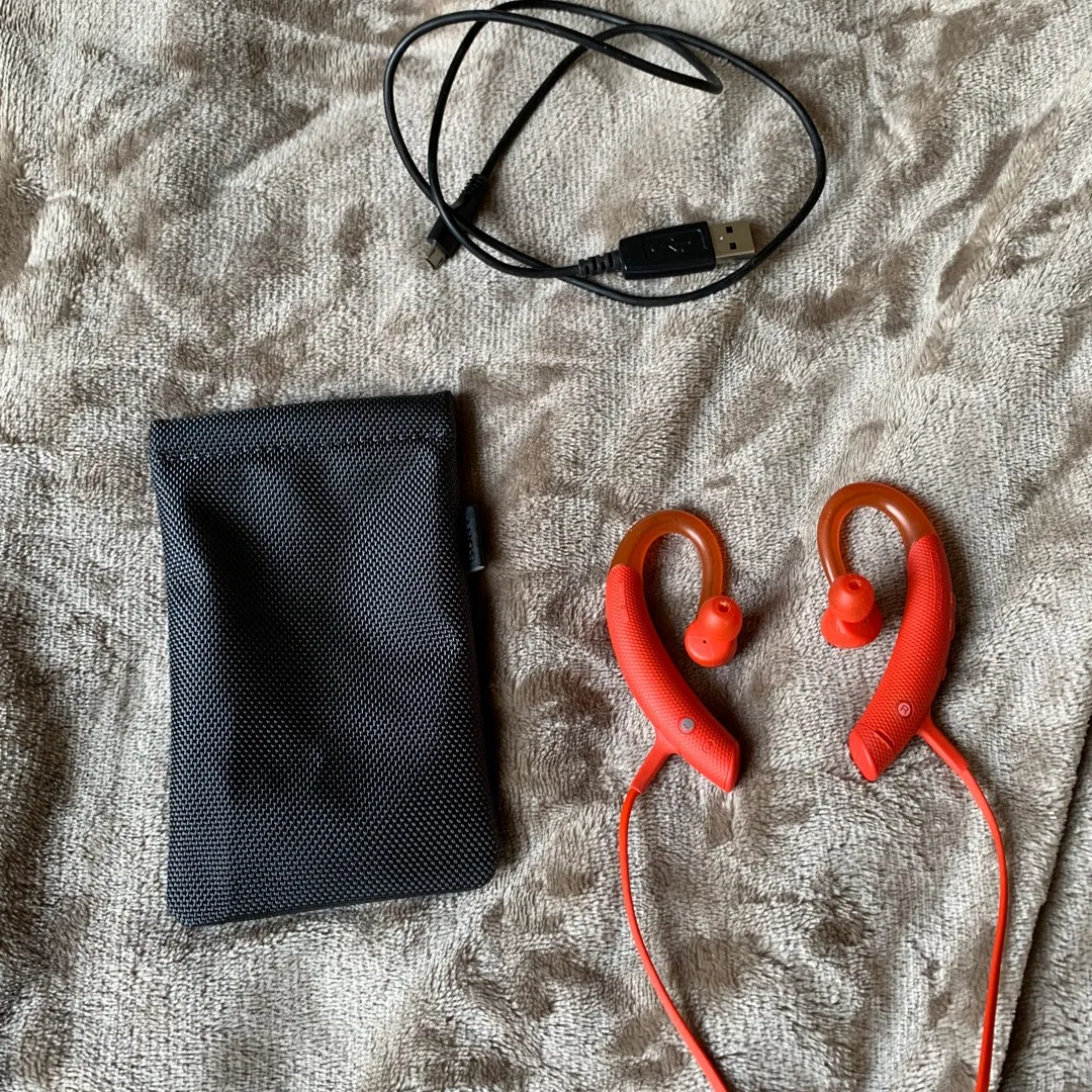 Red Bluetooth Headphones photo 1