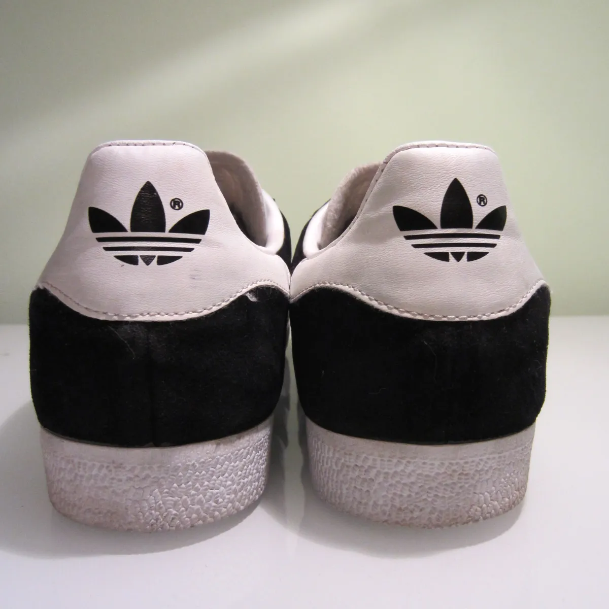 Adidas Men's Gazelle Shoes/Sneakers - Black/White - Size 10.5 photo 3
